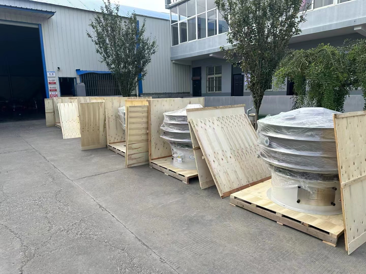 四川省7臺(tái)超聲波振動(dòng)篩發(fā)貨